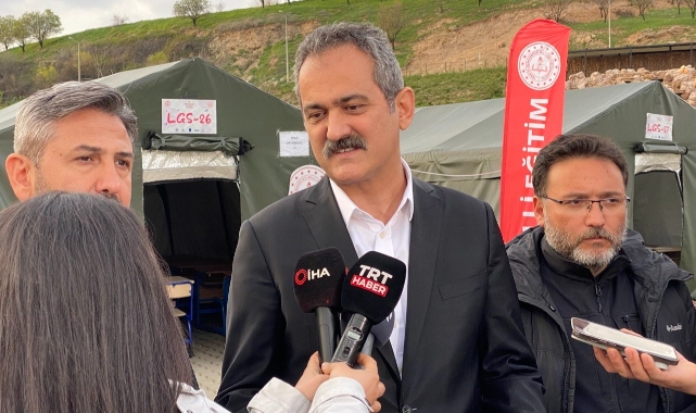 Bakanı Özer, çadır sınıfları inceledi