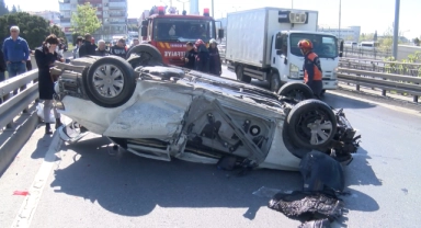 Bariyere çarpan otomobil takla attı