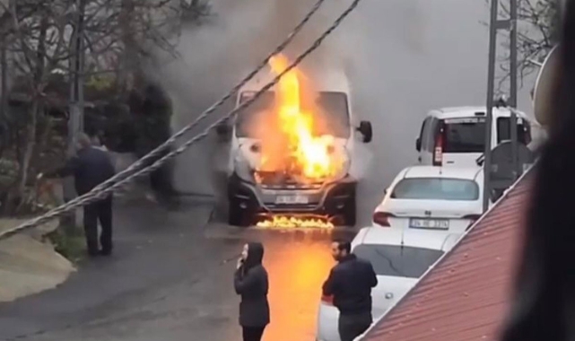 Beykoz'da okul servisi alev alev yandı