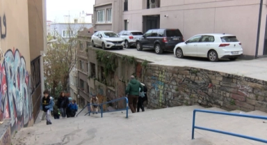 Beyoğlu'ndaki metruk binada korkutan otopark
