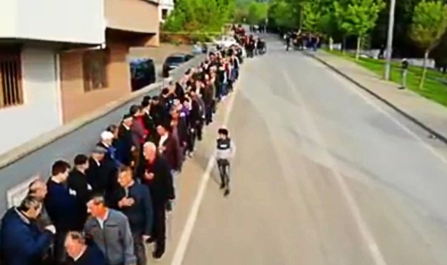Bursa'da 1 kilometrelik bayramlaşma kuyruğu