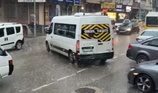 Bursa’da aniden bastıran dolu hayatı felç etti