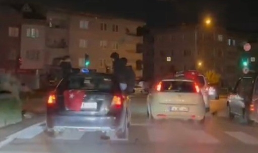 Bursa'da asker konvoyunda tehlikeli yolculuk