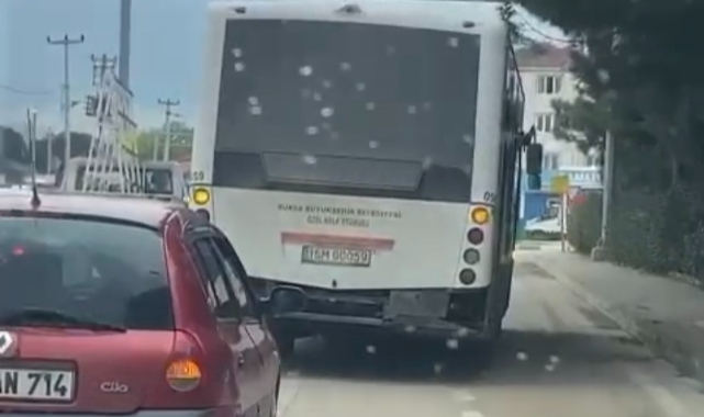 Bursa'da kaza yapan otobüs tamirciye yan yan gitti
