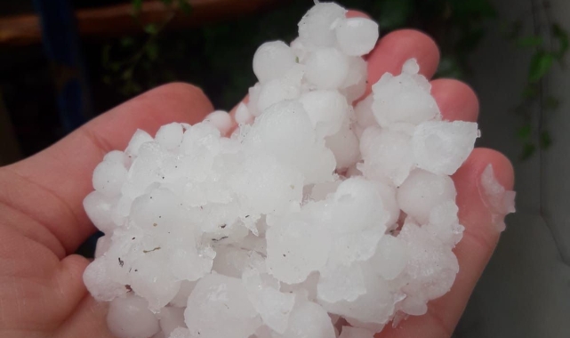 Bursa'da misket büyüklüğünde dolu yağdı