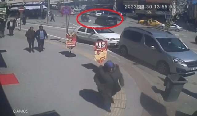 Bursa'da motosiklet ile panelvan araç çarpıştı