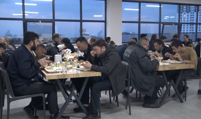 Bursa'da öğrenci ve ihtiyaç sahiplerine günde 2 öğün sıcak yemek