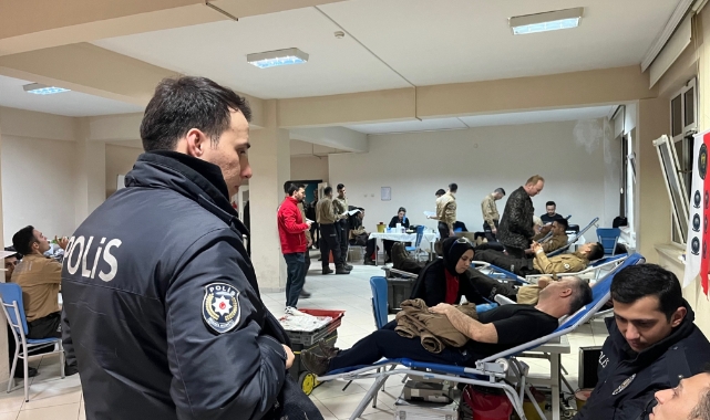Bursa’da yüzlerce polis ve bekçi Kızılay’a kan dostu oldu