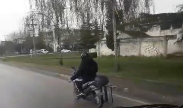 Bursa trafiğinde canını hiçe saydı!