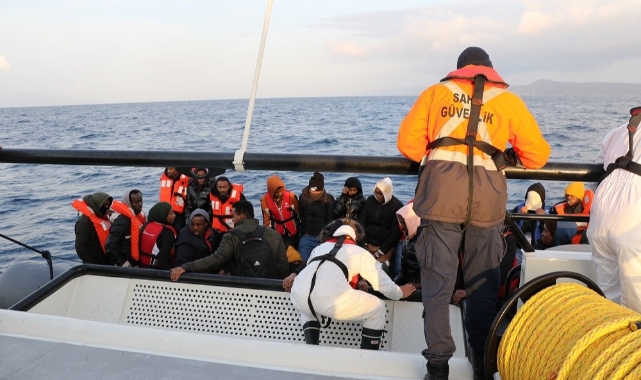 Çanakkale açıklarında 50 kaçak göçmen kurtarıldı