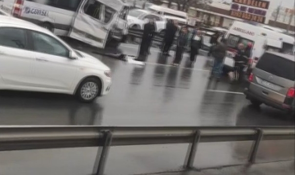 Çok sayıda araç birbirine girdi!