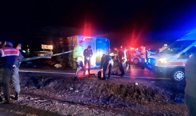 Deprem bölgesinden dönen otobüs devrildi! 3 ölü