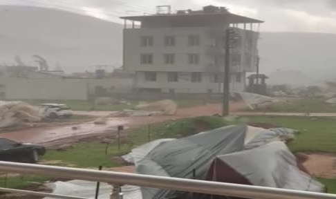 Deprem bölgesini fırtına vurdu! 1 ölü, 4 yaralı