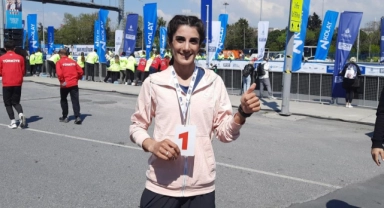 Depreme kampta yakalanan Yayla Gönen yarı maratonda birinci