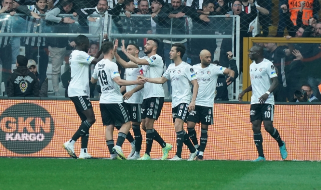 Beşiktaş dev derbide lider Galatasaray'ı devirdi!