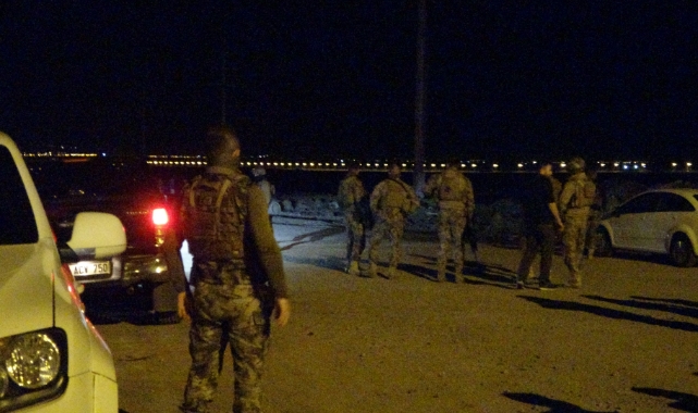 Diyarbakır'da polis aracına silahlı saldırı
