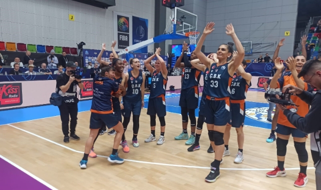 Dörtlü finalde Türk bayrağı krizi