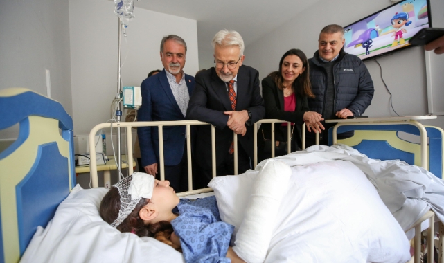 Erdem’den kazazede öğrencilere ziyaret