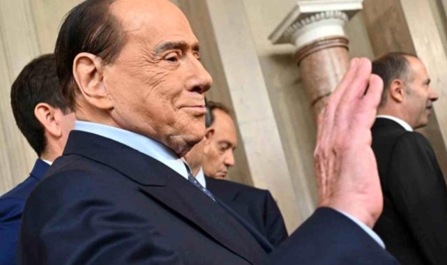 Eski İtalya Başbakanı Berlusconi yoğun bakıma kaldırıldı