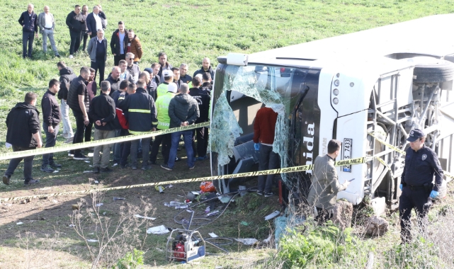 Eskişehir'de işçileri taşıyan otobüs devrildi: 3 ölü, 31 yaralı