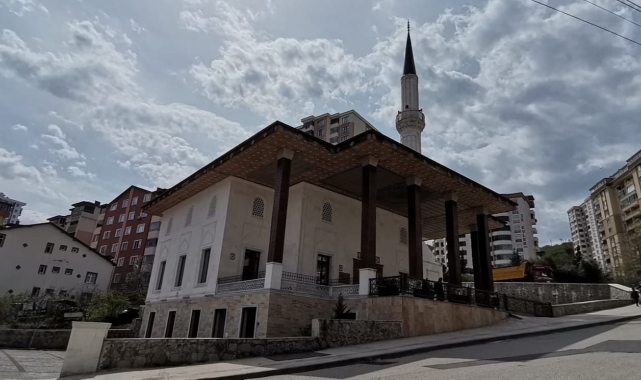 Ezanı iftardan 5 dakika önce okudu