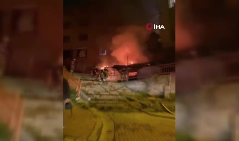 Gecekondu alev alev yandı