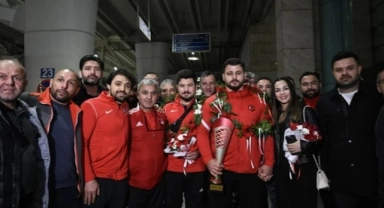 Grekoromen Güreş Milli Takımı yurda döndü