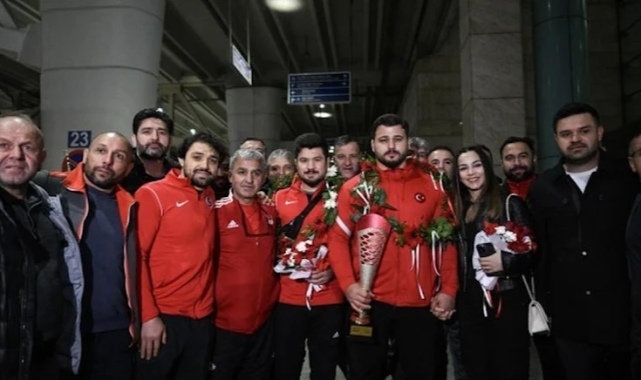 Grekoromen Güreş Milli Takımı yurda döndü