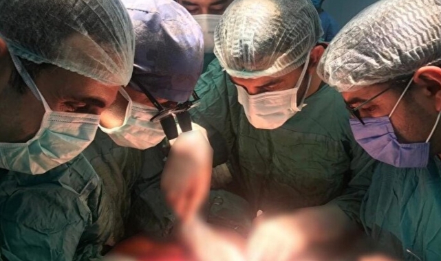 Hastadan 42 kilogram tümör çıkarıldı