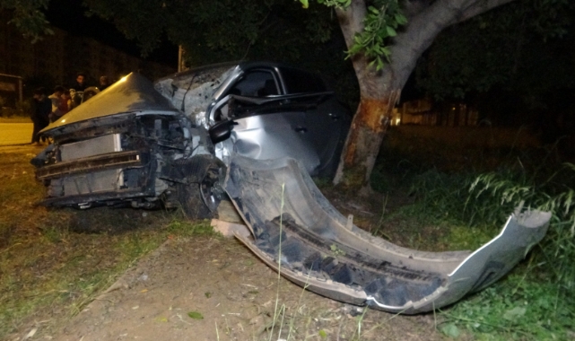 Hurdaya dönen otomobilden sağ çıktı