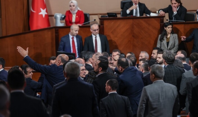 İBB Meclisi'nde gergin anlar