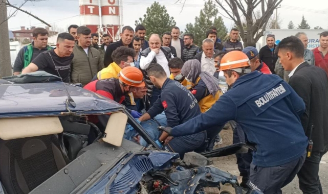 İki araç birbirine girdi! 1 ölü 1 yaralı