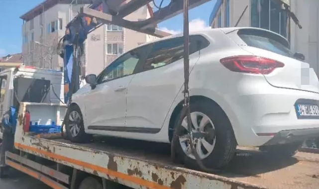 İki genç kiralık otomobilde ölü bulundu