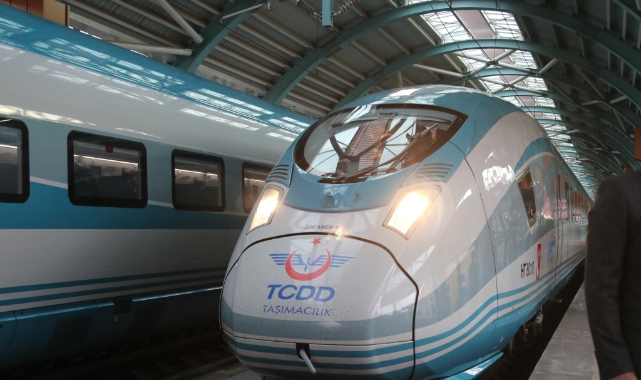 İlk seferine çıkan Yüksek Hızlı Tren Sivas’a ulaştı
