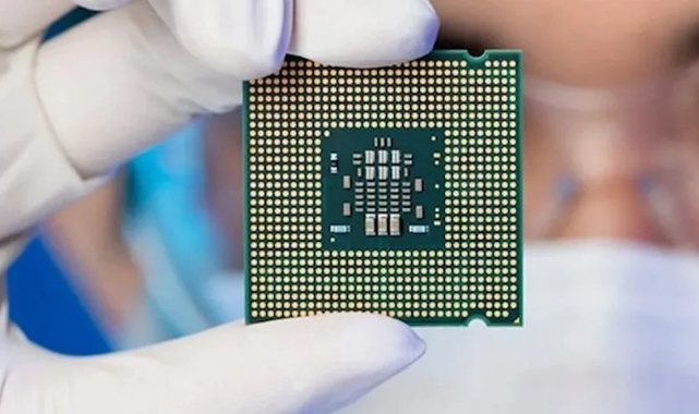 Intel’de tarihi zarar