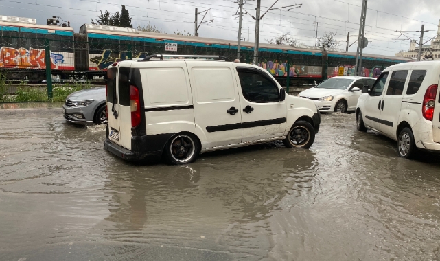 İstanbul'da yollar göle döndü
