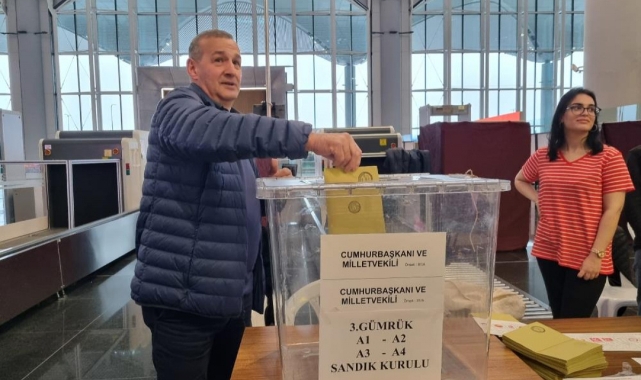 İstanbul Havalimanı'nda oy verme işlemi başladı