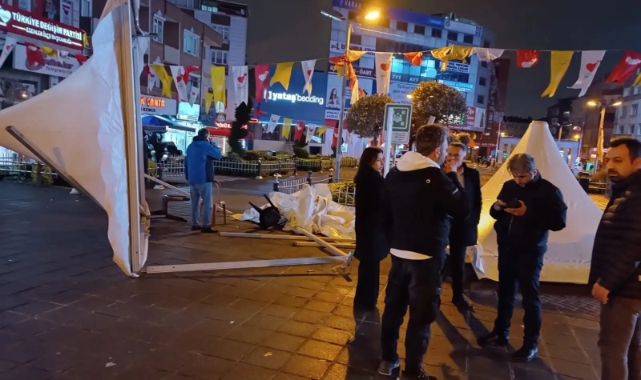 İYİ Parti'nin seçim standına saldırı!
