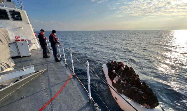 İzmir açıklarında 113 göçmen kurtarıldı