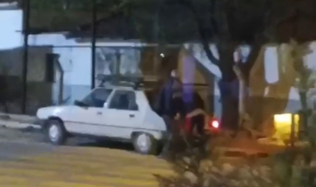 İzmir'de kaldırım taşlarını çaldılar