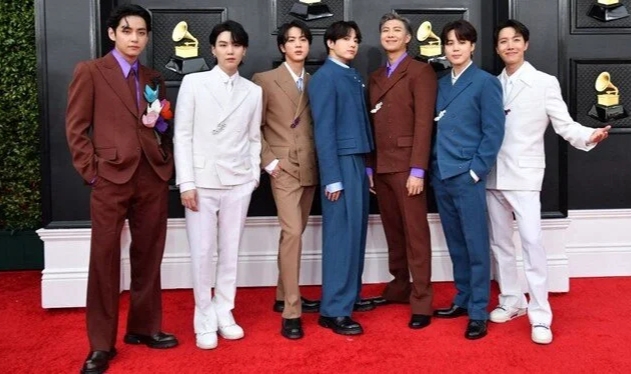 Jimin müzik listelerinde zirveye yerleşen ilk Güney Koreli