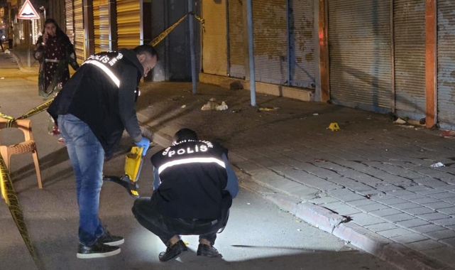 Kaldırımda yemek yerken kurşunların hedefi oldu