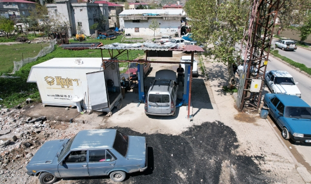 Kamyonet kasasını iş yeri yaptı