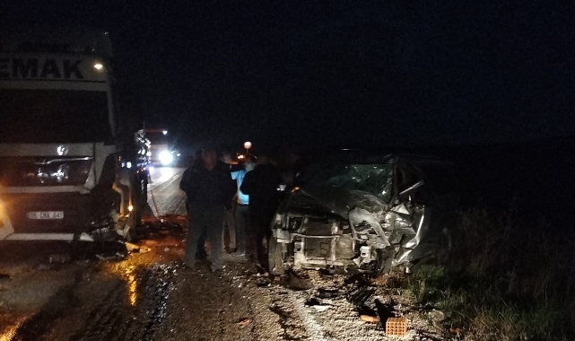 Kamyonla çarpışan kamyonetin sürücüsü öldü