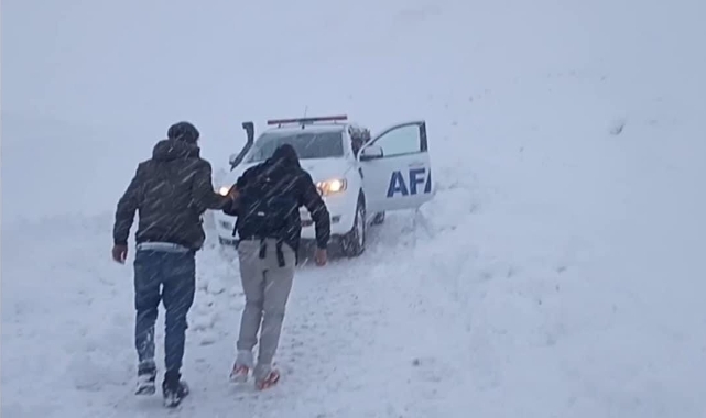 Karda mahsur kalan 4 kişi ekipler tarafından kurtarıldı