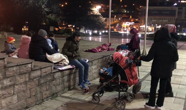 Kastamonu’da vatandaşlar deprem paniğiyle geceyi sokakta geçiriyor