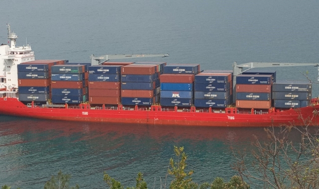 Kastamonu'da yük gemisi karaya oturdu