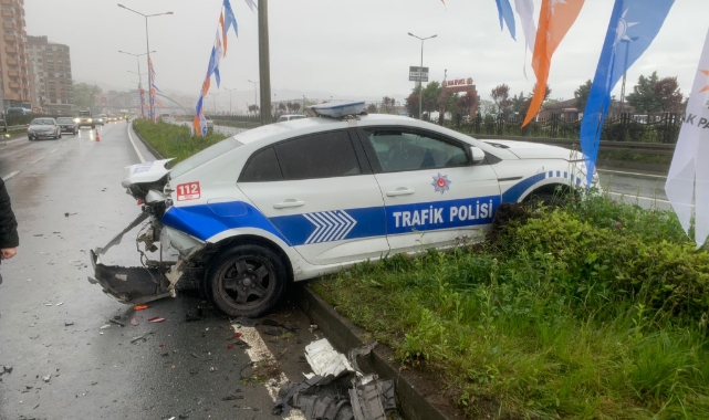 Kontrolden çıkan otomobil polis aracına çarptı