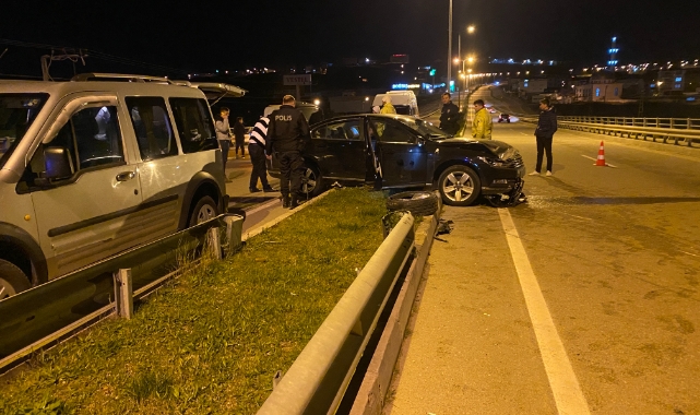 Kontrolden çıkan otomobil refüje çıktı