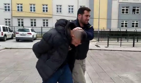 Kuyumcuyu soyan bıçaklı gaspçı yakalandı